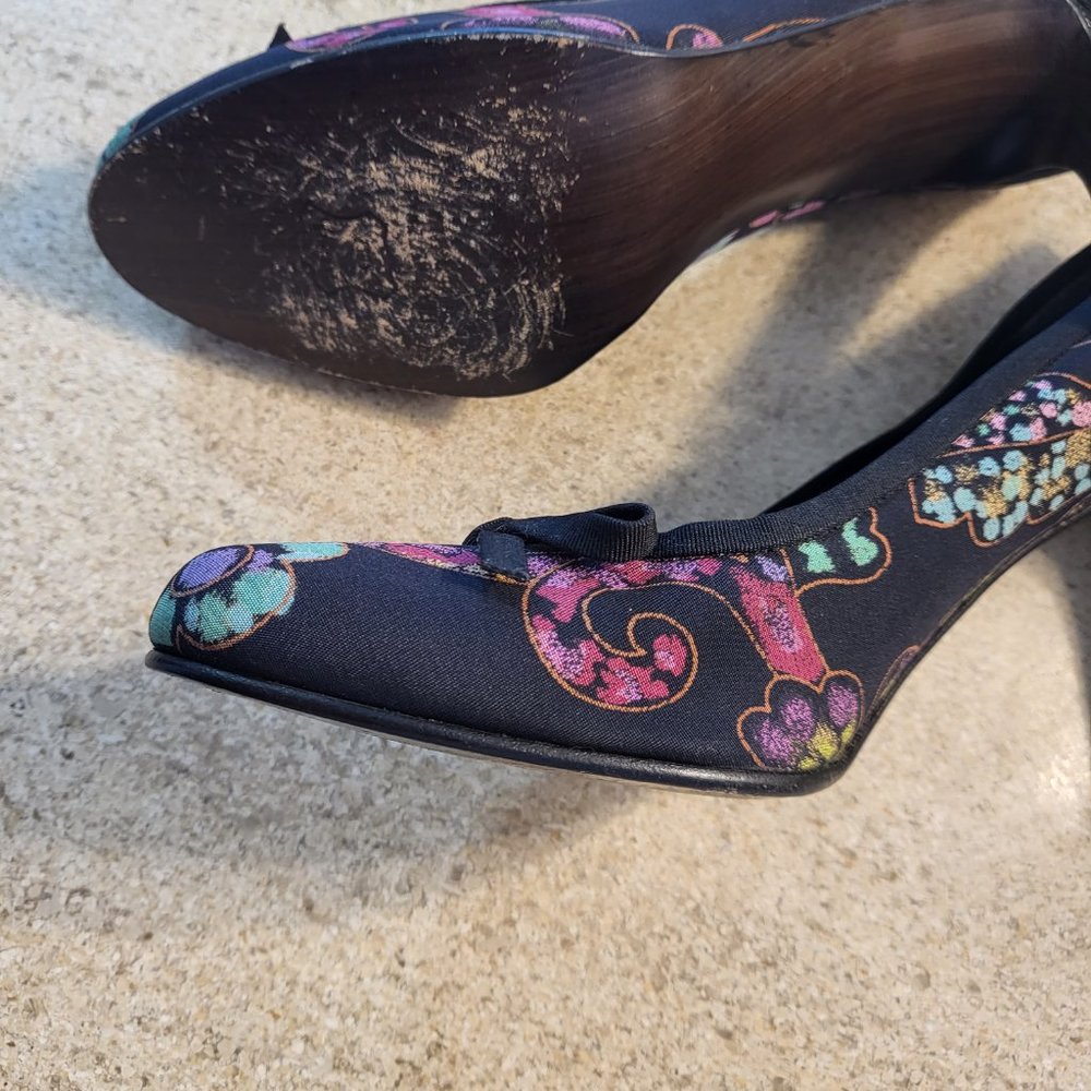 Stuart Weitzman Floral Pump Size 7.5 - Picture 2 of 4
